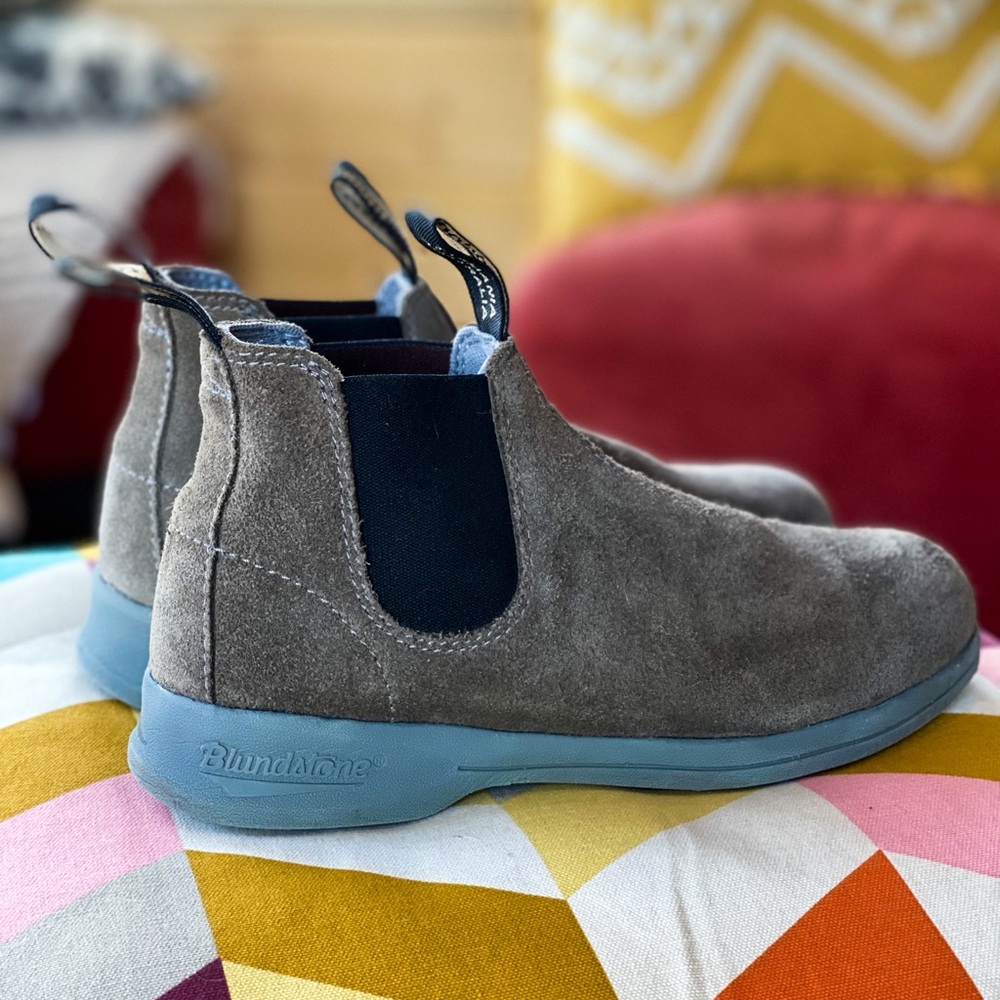 Blundstone Chelsea suede boots☀️